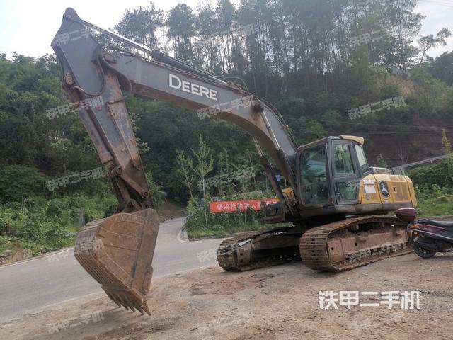 约翰迪尔E240LC挖掘机