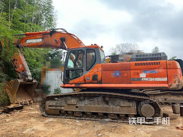 斗山DX380LC挖掘机