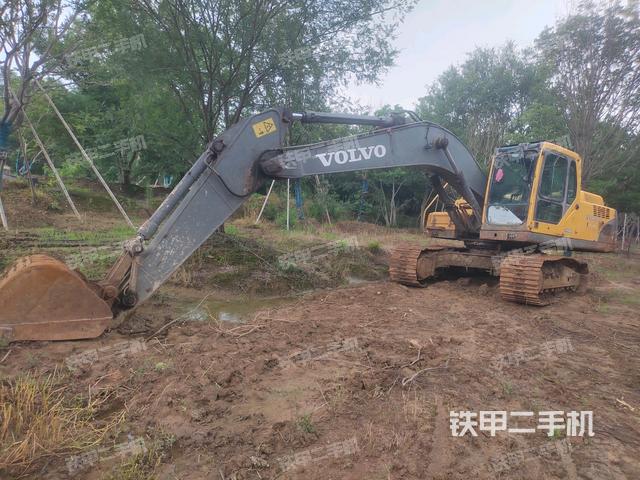 沃尔沃EC200B挖掘机