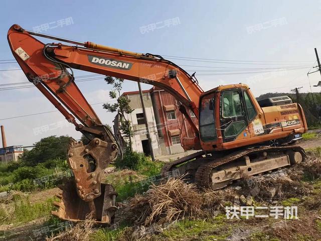 斗山DH215-9挖掘机