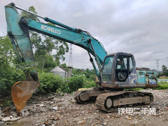 神钢SK200-8挖掘机