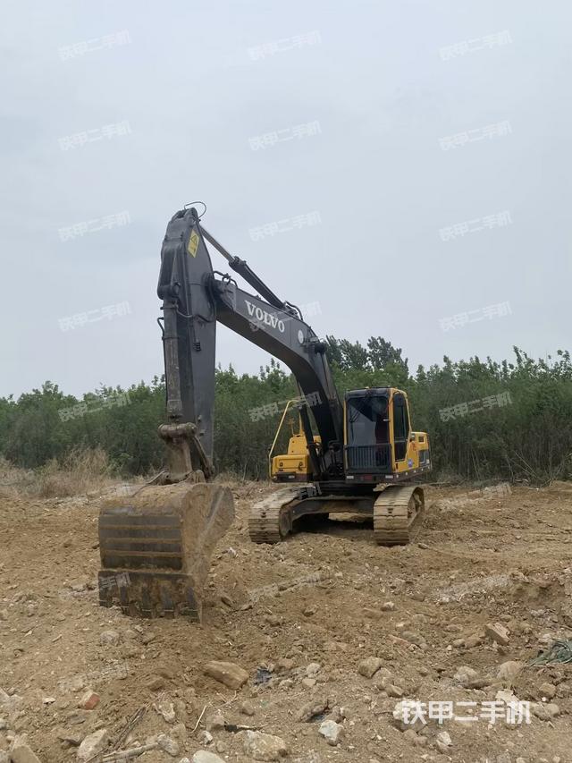 沃尔沃EC240BLC挖掘机