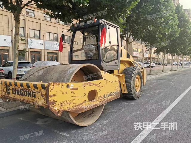 柳工CLG6122压路机