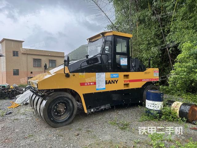 三一重工SPR300C-8压路机