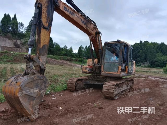 三一重工SY135C挖掘机