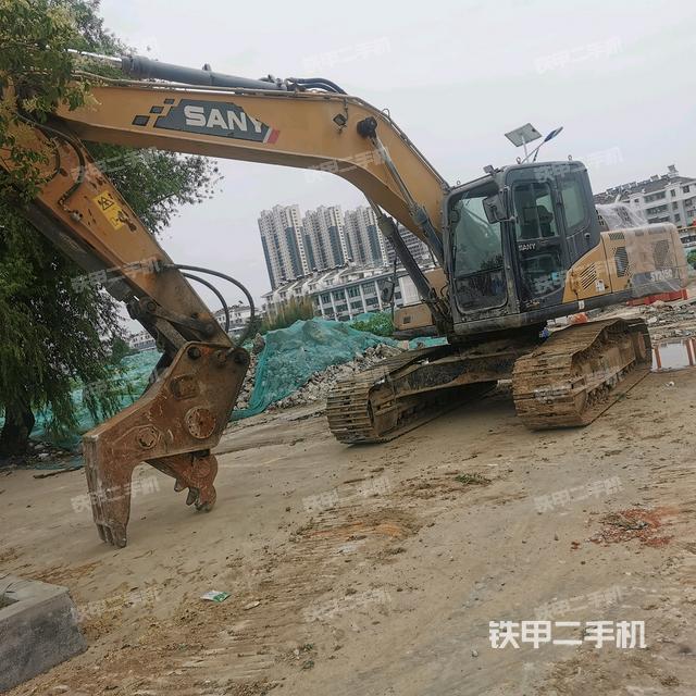 三一重工SY215C挖掘机
