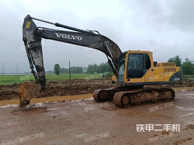 沃尔沃EC210B挖掘机