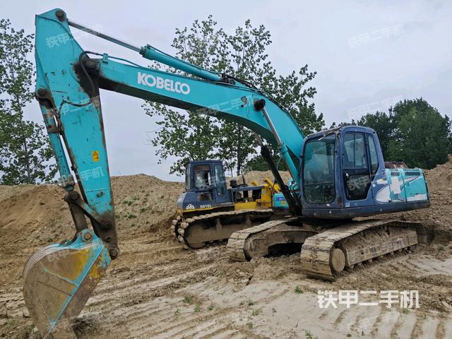 神钢SK200-8挖掘机