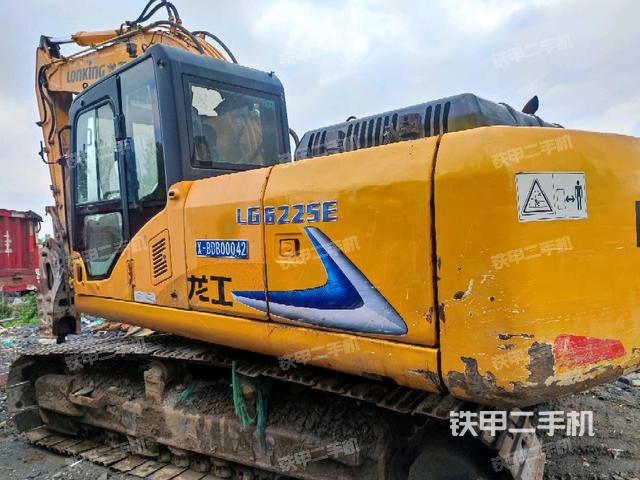 龙工LG6220D挖掘机