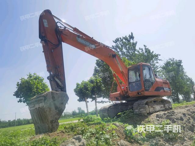斗山DH215-9挖掘机
