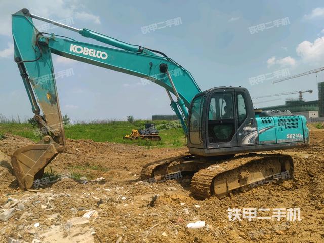 神钢SK210LC-8挖掘机