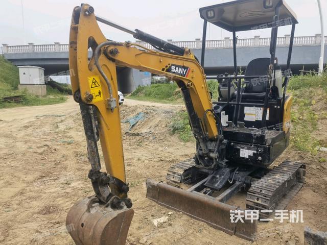 三一重工SY16C挖掘机