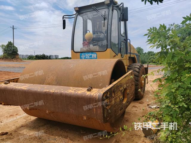 龙工LG520A机械驱动压路机