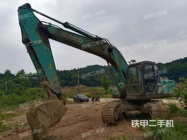 神钢SK200-8挖掘机