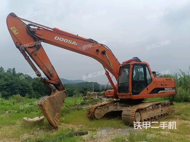 斗山DH220LC-7挖掘机