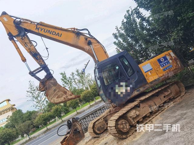 现代R215-7挖掘机