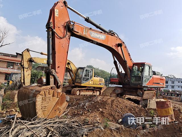 斗山DX520LC挖掘机