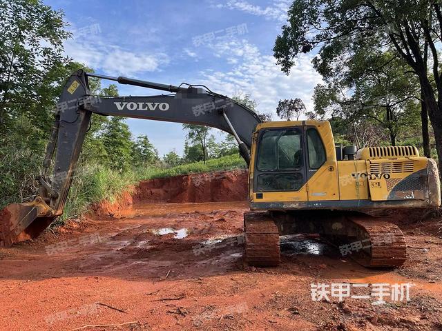 沃尔沃EC210B挖掘机