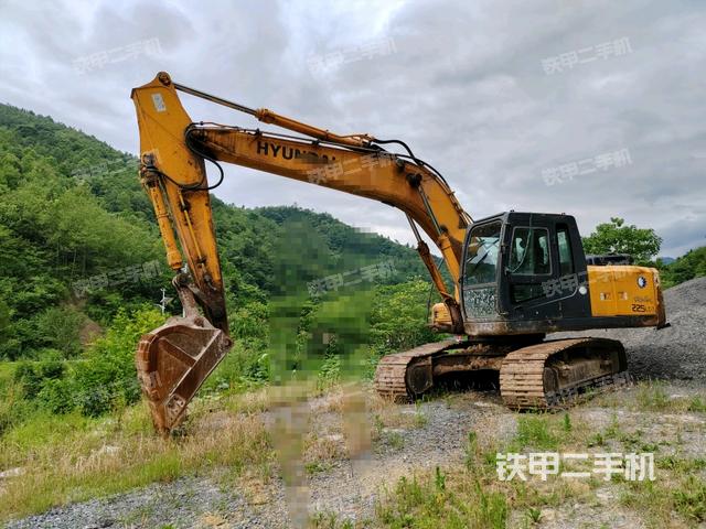 现代R215-7C挖掘机