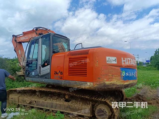 日立ZX210LC-3挖掘机