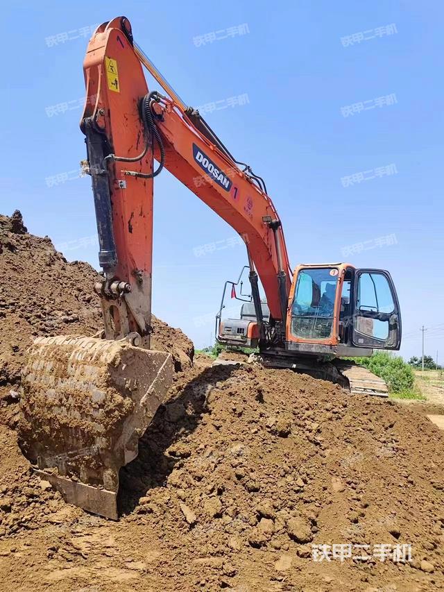 斗山DX220LC-9C挖掘机