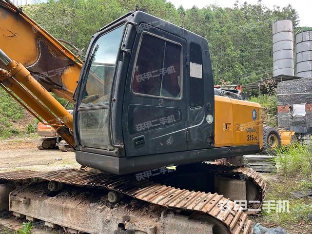 现代R215-7C挖掘机