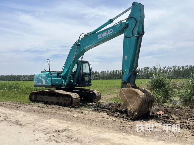 神钢SK200-8挖掘机