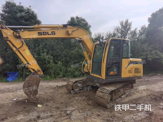 山东临工E675F挖掘机