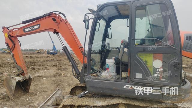 斗山DX60E-9C挖掘机