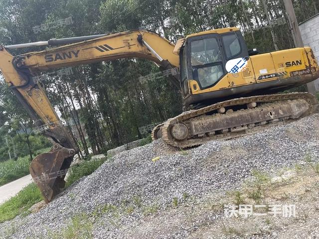 三一重工SY215C挖掘机