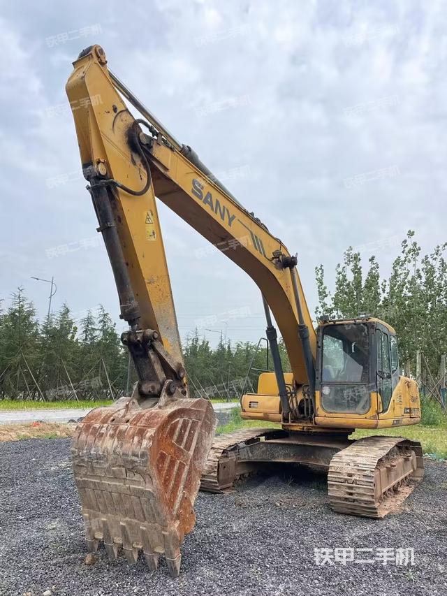 三一重工SY215C挖掘机
