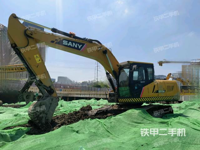 三一重工SY215C挖掘机