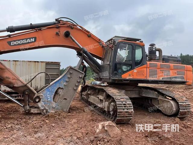 斗山DX520LC-9C挖掘机