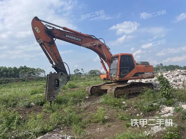 斗山DH220LC-9E挖掘机