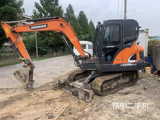 斗山DX60E-9C挖掘机