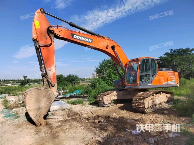斗山DX260LC-9C挖掘机