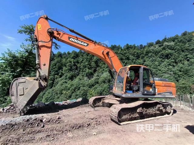斗山DX260LC-9C挖掘机