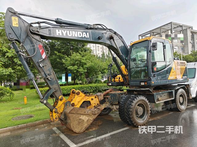 现代R150LVSN挖掘机
