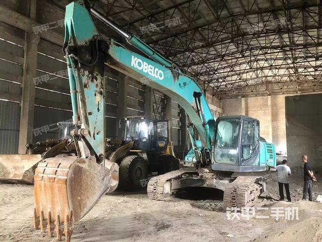 神钢SK260LC-10挖掘机