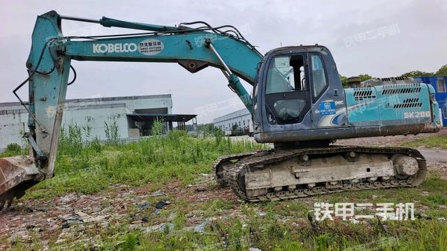 神钢SK200-8挖掘机