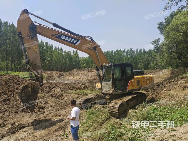 三一重工SY215C挖掘机