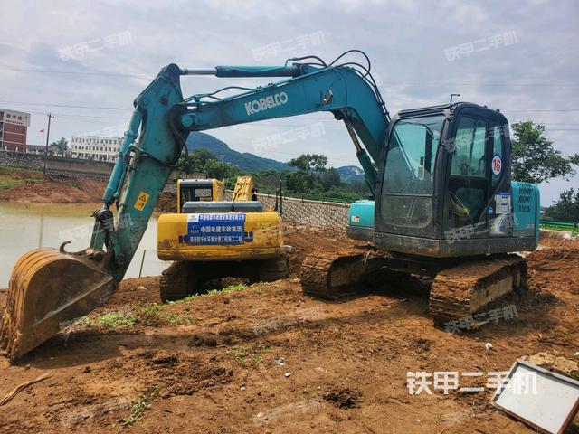 神钢SK75-8挖掘机