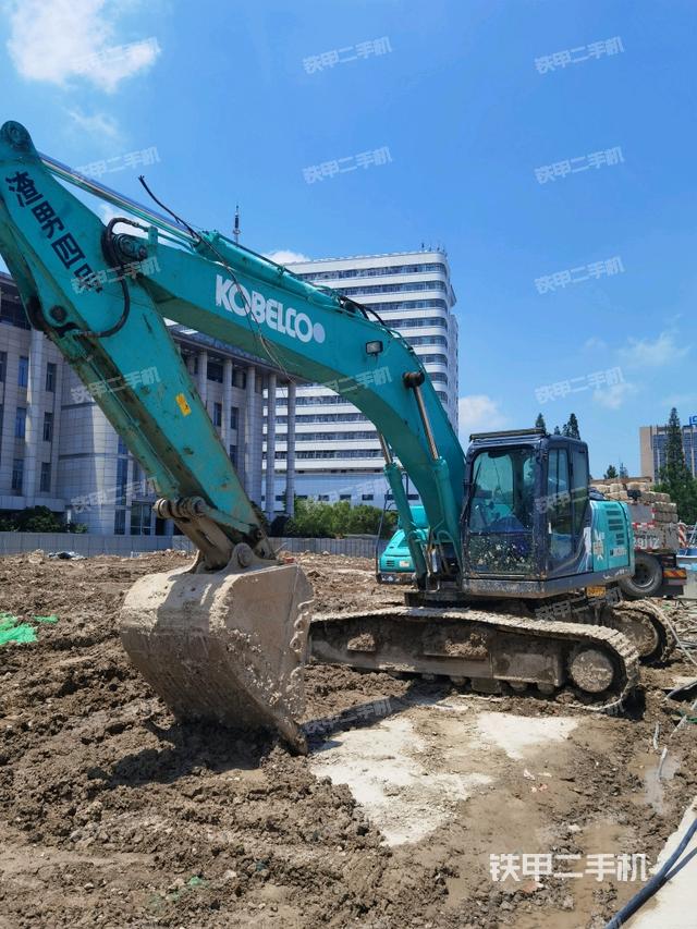 神钢SK260LC-10挖掘机