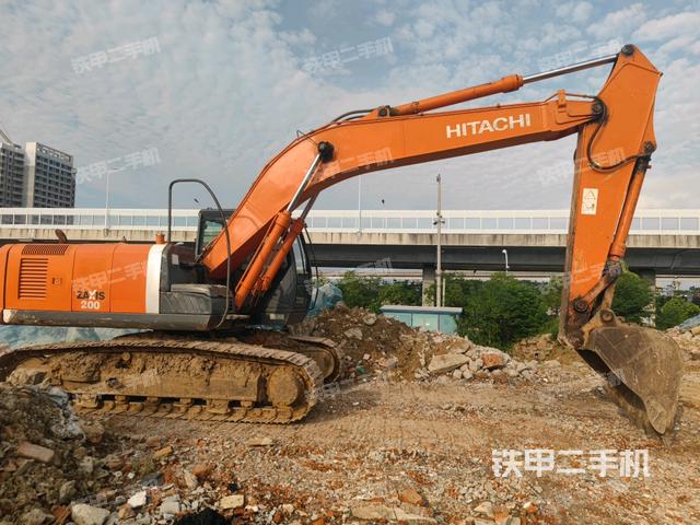 日立ZX200-3挖掘机