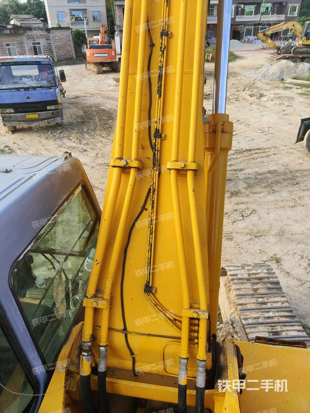 大臂背部俯视（工作和回转装置）