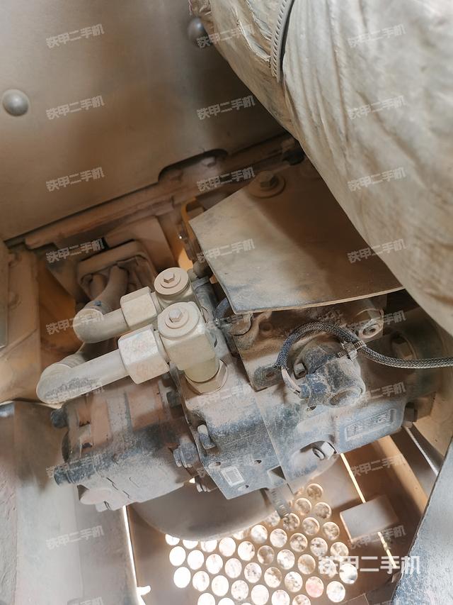 液壓泵艙室正面整體(整機(jī)外觀) 液壓泵艙室正面整體(整機(jī)外觀)