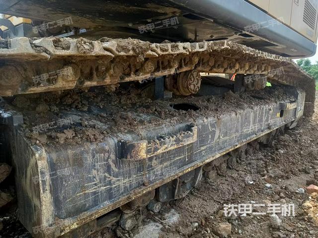 单侧履带整体(整机外观) 单侧履带整体(整机外观)