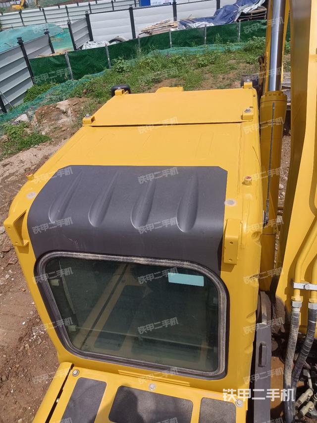 驾驶室顶部（整机外观）