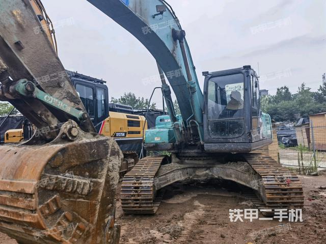 神钢SK260LC-8挖掘机