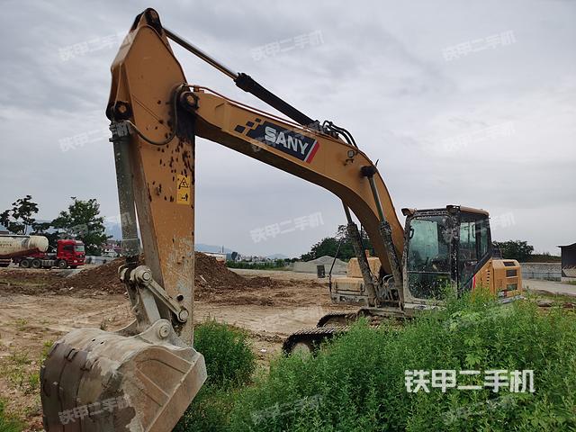 三一重工SY245H挖掘机